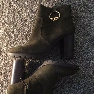 Tory Burch NWOT Suede Leather Sofia Lug Sole Bootie in Green 8.5 Chunky Heel